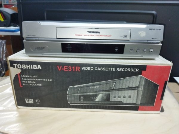 Видеомагнитофон Toshiba