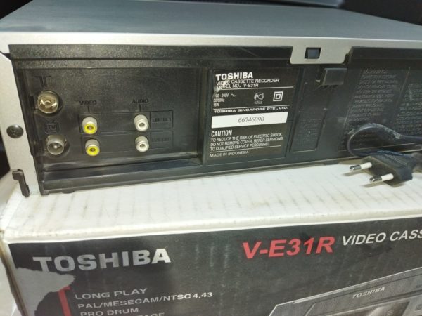 Видеомагнитофон Toshiba